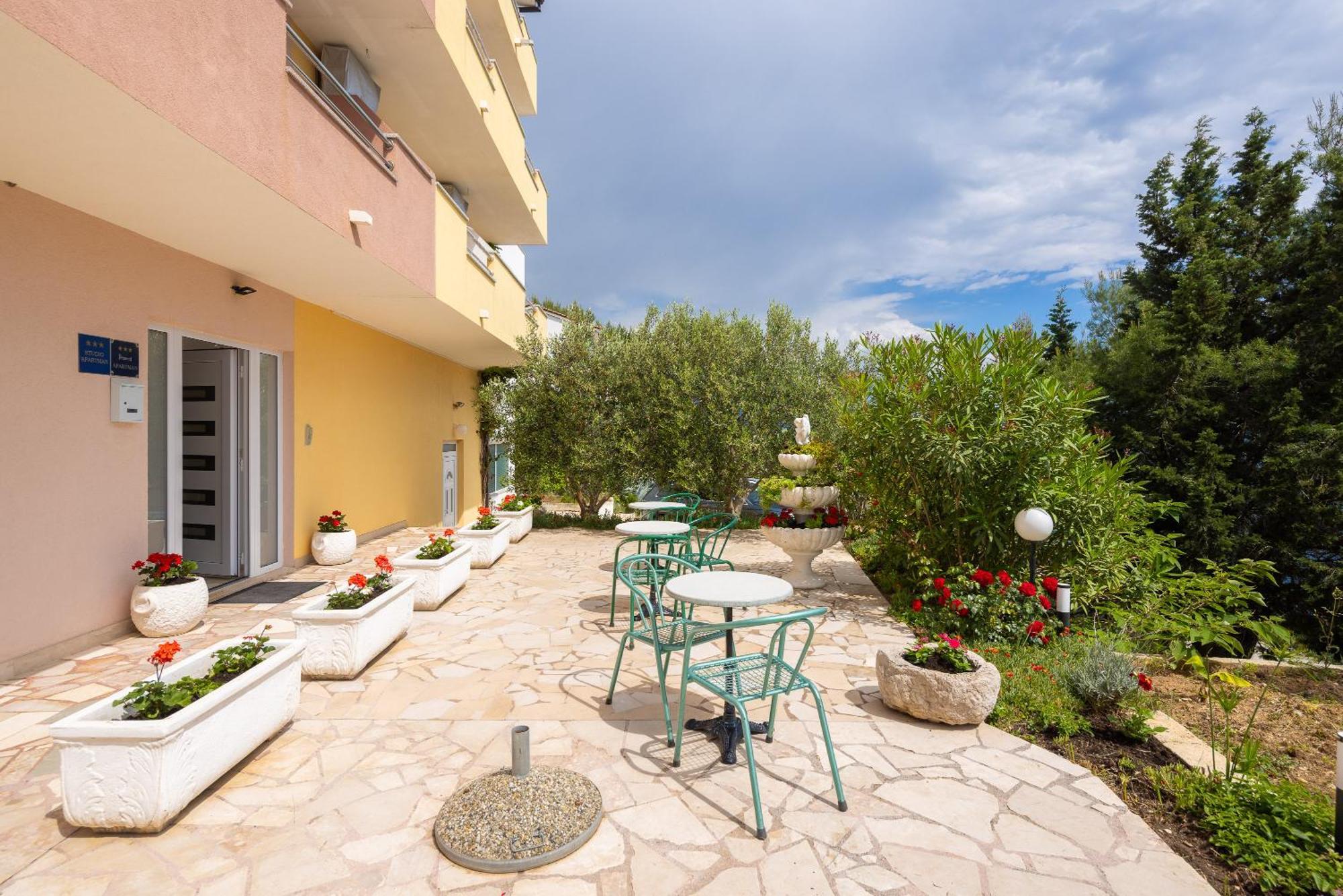 Adriatic Blue Apartments Локва-Рогозница Экстерьер фото